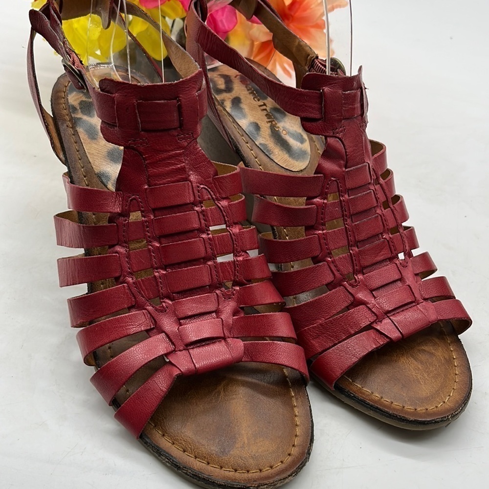 Baretraps Ivania Red Wedge Sandal Sz 10. Mcw0645c